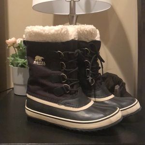 Sorel Winter Carnival waterproof boots in size 9